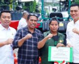 Ketua DPRD Kabupaten Batang Hari Menghadiri Penyerahan Alat Pertanian