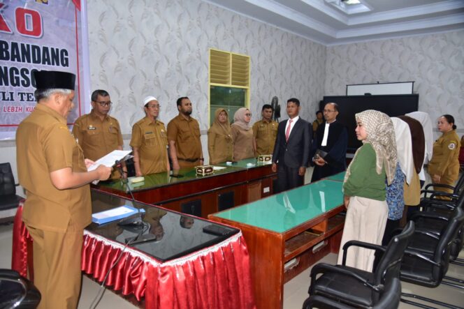 
					Sekdakab Tapanuli Tengah Lantik Jubel Iprianto P. Simanungkalit Direktur PT. Sarana Pembangunan Tapian Nauli