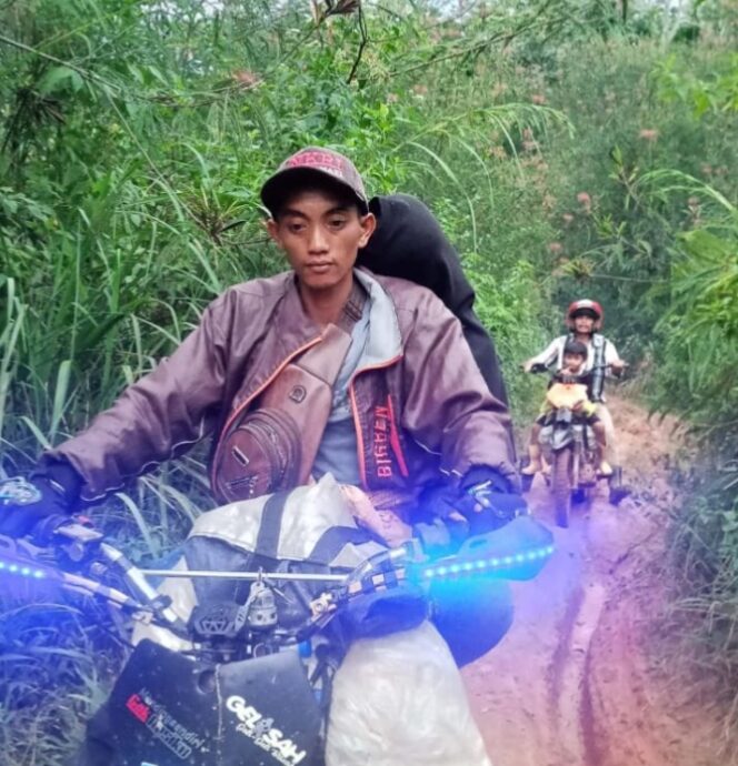 
					Akses Terisolir 14 Km, Warga Lubuk Rasam Tantang Bupati Solok Lihat Langsung Jalan Rusak  ‎