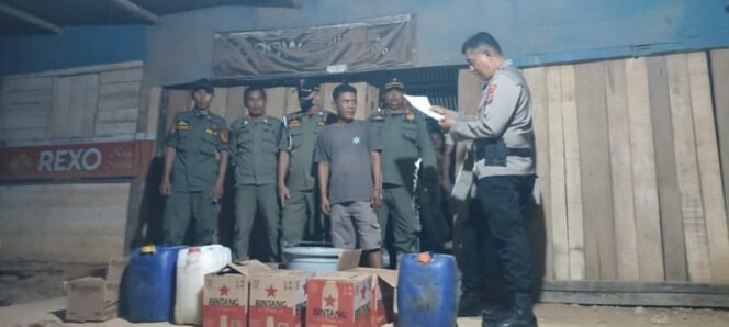 
					Razia Cipta Kondusif Ramadhan 1447 H, Polres dan Satpol PP Dharmasraya Sita Puluhan Botol Miras