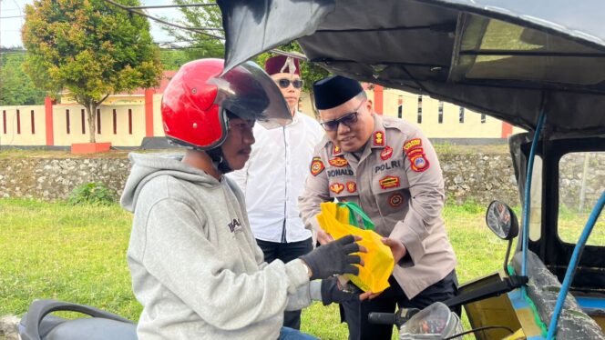 
					Menjelang Ramadan 1447.H, Kapolres Banggai Kepulauan Pimpin Aksi Sosial Bagi Takjil di Jalan Bhayangkara Kota Salakan Bangkep