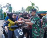 Wujud Kepedulian TNI, Kodim 0314/Inhil Kembali Berbagi Takjil Kepada Masyarakat