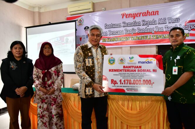 
					Sekdakab Tapteng Salurkan Santunan Kemensos Rp. 1.170.00.000 Kepada Ahli Waris Korban Bencana di Tapteng
