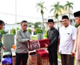 Gelar Buka Bersama, Pemkab Tapteng Santuni Anak Yatim dan Serahkan Bantuan Rumah Ibadah Masjid