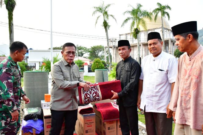 
					Gelar Buka Bersama, Pemkab Tapteng Santuni Anak Yatim dan Serahkan Bantuan Rumah Ibadah Masjid