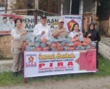 Wakil Bupati Tapteng dan Ketua PIRA Tapteng Bagikan Takjil Gratis di Depan Kantor Gerindra Tapteng