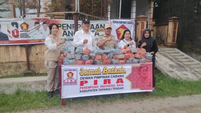 
					Wakil Bupati Tapteng dan Ketua PIRA Tapteng Bagikan Takjil Gratis di Depan Kantor Gerindra Tapteng