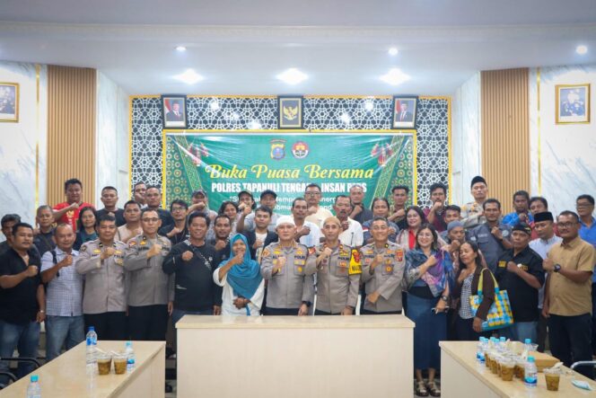 
					Pererat Sinergitas, Kapolres Tapanuli Tengah Ajak Insan Pers Jaga Kondusivitas Pasca-Bencana