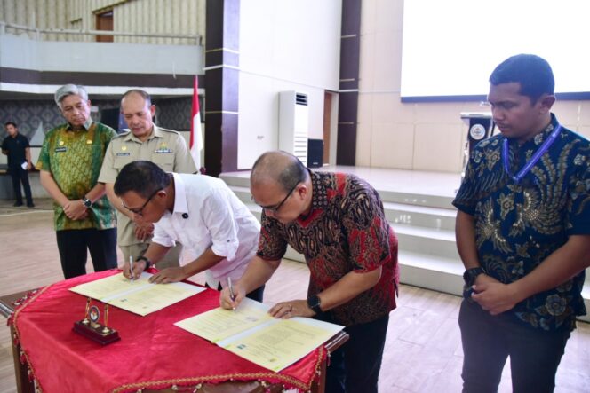 
					Pemkab Tapteng dan IT Del Tanda Tangani MoU Percepatan Digitalisasi Pemerintahan