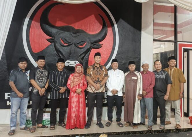 
					Ratusan Tokoh Masyarakat Padati Buka Puasa Bersama PDIP Dharmasraya, Semangat Soliditas Kader Menguat