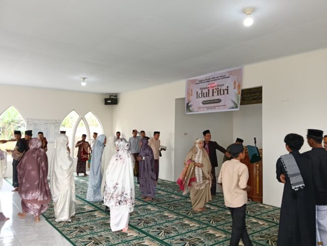 
					Khusyuknya Salat Idul Fitri di Gunung Cirowali Mattabulu, Perasaan Senang Sambut Kemenangan Ramadhan