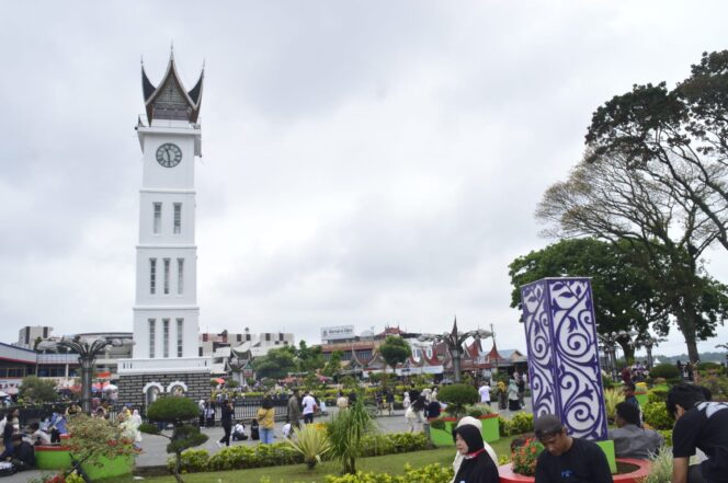 
					Pariwisata Sumbar: Indah di Foto, Riuh di Keluhan, Rapuh di Sistem