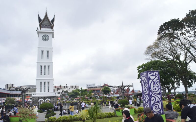 Pariwisata Sumbar: Indah di Foto, Riuh di Keluhan, Rapuh di Sistem