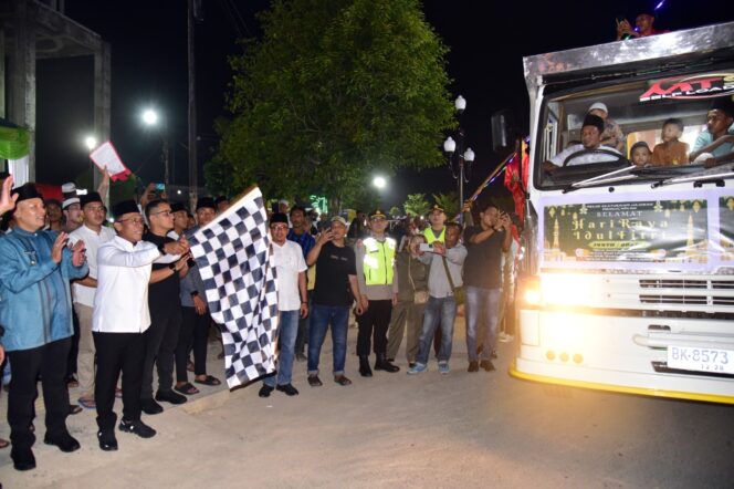 
					Bupati Tapteng Lepas Pawai Takbiran, Ribuan Warga Semarakkan Malam Pawai Takbiran Idul Fitri 1447 H