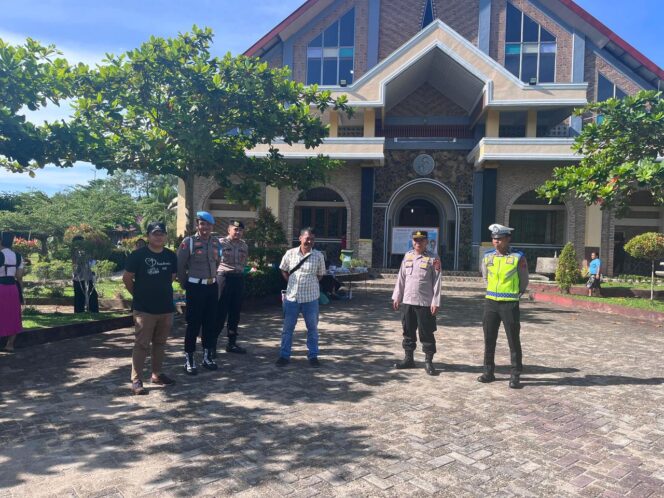 
					Pastikan Ibadah Aman, Polres Tapteng Gelar Patroli di Sejumlah Gereja