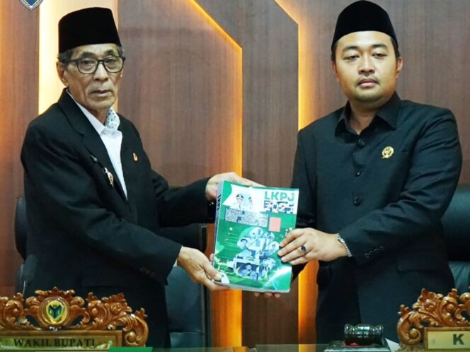 
					Ketua DPRD Menghadiri Rapat Paripurna Laporan Keterangan Pertanggung Jawaban (LKPJ)