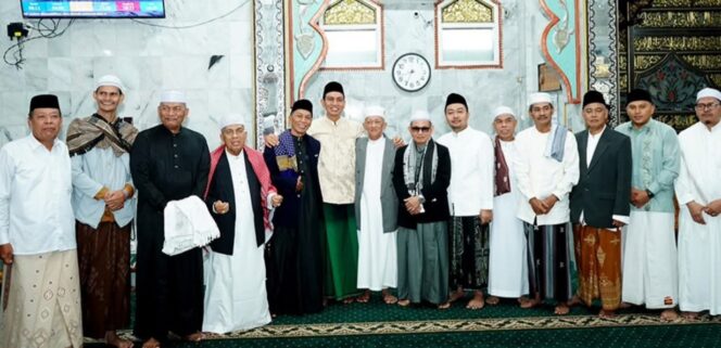 
					Rahmad Hasrofi SE Melaksanakan Shalat Idul Fitri 1447H di Masjid Al Muhajirin Komplek Air Panas