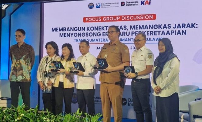 
					FGD percepatan pembangunan dan pengembangan perkeretaapian Trans Sumatera, Kalimantan, dan Sulawesi. (Dok. Istimewa)