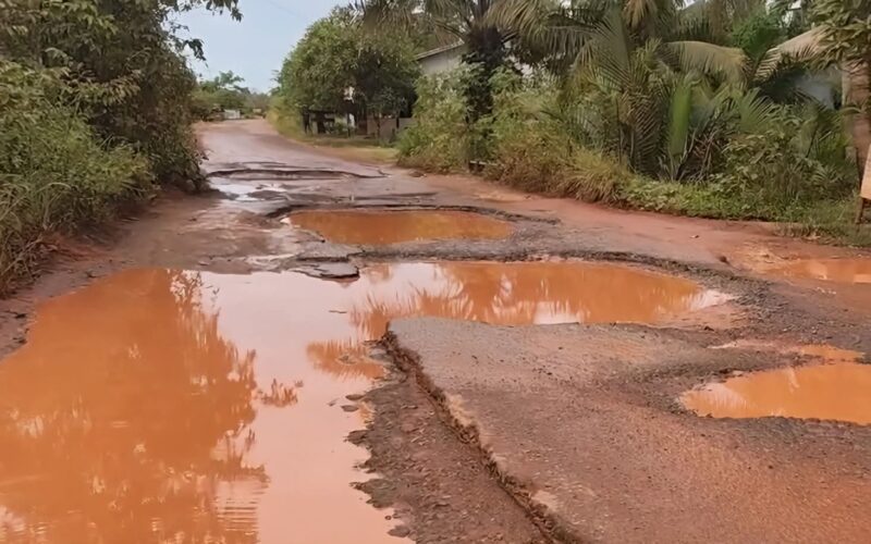 Masyarakat Pulau Taliabu Sebut Pemda Pulau Taliabu Buta Tak Punya Urat Malu Sejumlah Jalan Lubang Liang Lahat Jadi Ejekan Daerah Lain Mereka Anggap Biasa