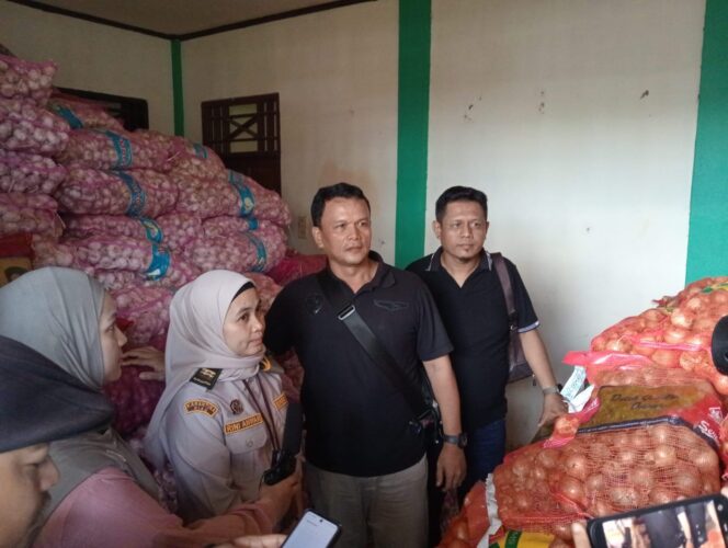 
					Deninteldam XIX/Tuanku Tambusai Amankan Puluhan Ton Bawang dan Cabe dari Kepri di Inhil