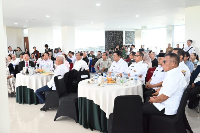
					Bupati Tapteng Hadiri Rapat Pembahasan Pengembangan Pertanian Berbasis AI