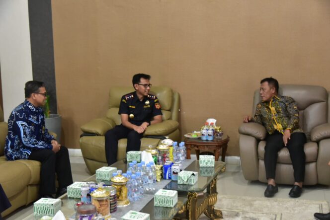 
					Bupati Tapanuli Tengah Ajak KPPN Sibolga Kolaborasi Tingkatkan Penerimaan Daerah