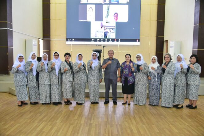 
					Wabup Tapteng Buka Acara Monitoring Evaluasi Ikatan Bidan Indonesia