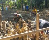 Hadapi Akar Bambu yang Kuat, Penggalian Abutmen Jembatan Garuda Cerme Tetap Melaju Berkat Gotong Royong