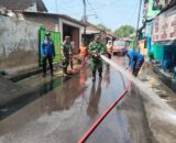 Danramil 03 Serengan Pimpin Langsung Kerja Bakti Pasca Banjir di Kelurahan Joyotakan