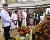 Wakil Bupati Tapteng Tepung Tawari dan Upah-upah 55 orang Calon Haji/Hajjah Tapteng