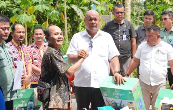 
					Penyaluran Bantuan Stimulan Pemberdayaan Dan Penghidupan Berkelanjutan Oleh Bupati Nias Utara