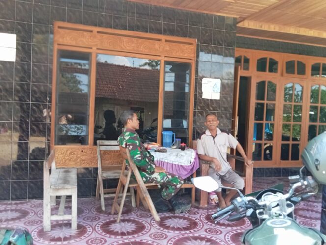 
					Anjangsana Penuh Keakraban, Babinsa Koramil 21/Bulukerto Pererat Silaturahmi dengan Tokoh Masyarakat Desa Tanjung