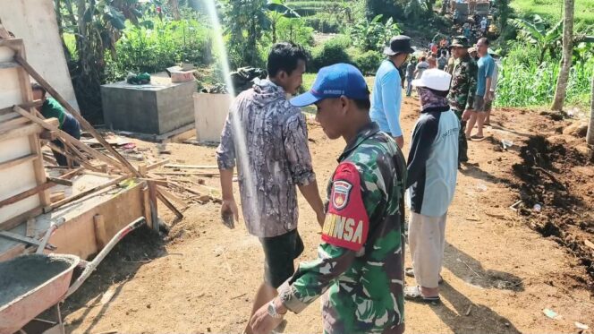 
					Tidak Mengenal Hari Libur, TNI dan Warga Girimarto Kebut Pembangunan Jembatan Penghubung Tiga Wilayah
