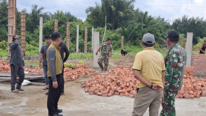 
					Dandim 0314/Inhil Tinjau Progres Pembangunan KDKMP di Wilayah Perairan Gaung