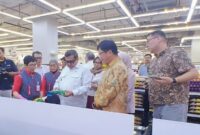 Kepala BPJPH, Ahmad Haikal Hasan melakukan inspeksi mendadak (sidak) di Lotte Mart, Mal Gandaria City. (Dok. Istimewa)
