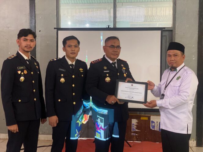 
					Penyerahan Bantuan Gerobak Usaha Warnai Tasyakuran HBP ke-62 di Lapas Bukittinggi