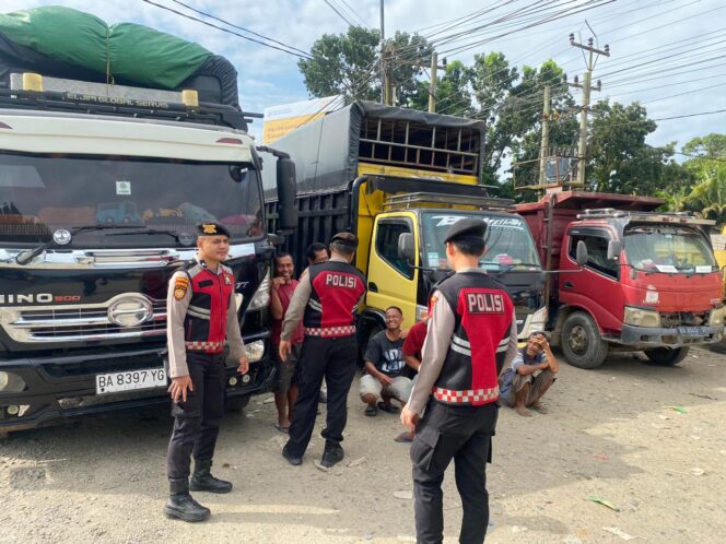 
					Sat Samapta Polres Dharmasraya Patroli Rutin Pantau SPBU, Pastikan Situasi Aman Pasca Kenaikan BBM