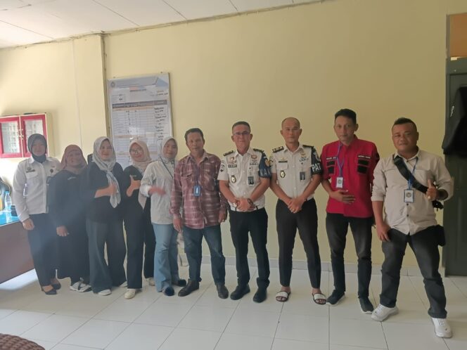 
					Tekad Bersama Petugas Dan Narapidana Wujudkan ZERO HALINAR Dilapas Bukittinggi