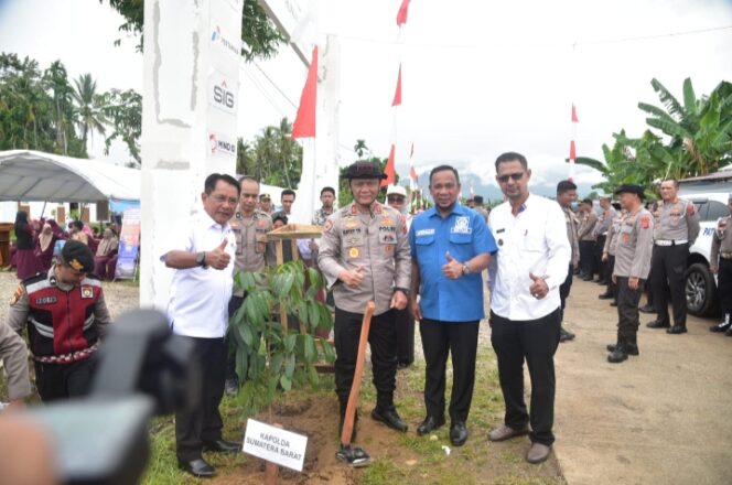 
					Bupati JKA Terima Kunjungan Kapolda Sumbar di Huntara Batang Anai Dalam Rangka Silahturahmi dan Halal Bihalal