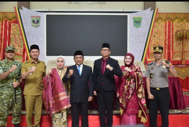 
					Resmi Jabat Pj Sekda, Hendra Aswara Diminta Jadi Motor Penggerak Birokrasi Padang Pariaman