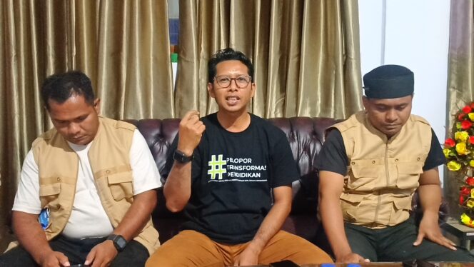 
					Melalui Konfrensi Pers Ketua Panitia Hardiknas, Dikbud 2026 Jawab Soal Isu Tudingan Kepala Dinas Atas Pungli Terhadap Laporan Oknum Kepala Sekolah
