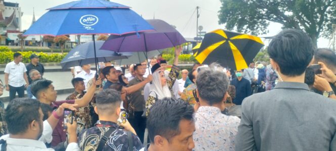 
					Menteri Pariwisata RI Widiyanti Putri Wardhana Kunjungi Jam Gadang Bukittinggi