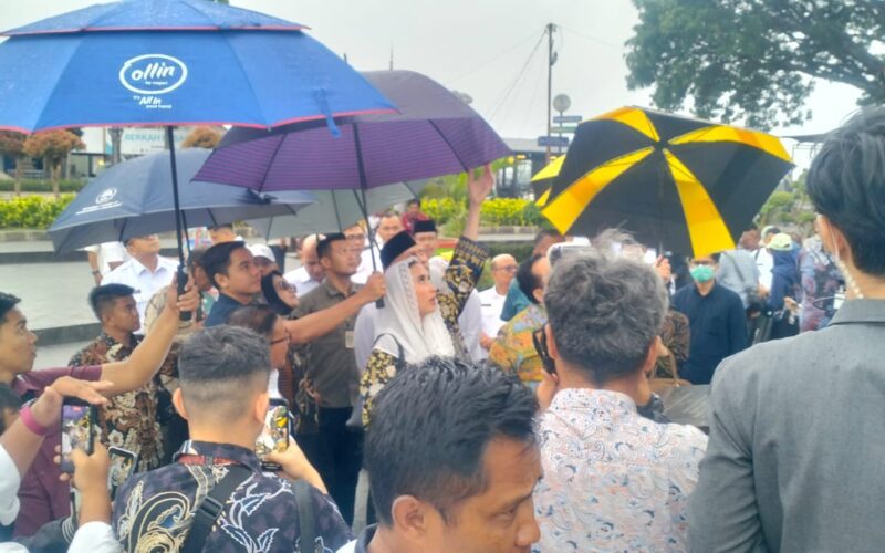 Menteri Pariwisata RI Widiyanti Putri Wardhana Kunjungi Jam Gadang Bukittinggi