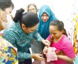 Bulan Bhakti IBI, Ketua TP PKK dan Staf Ahli I TP PKK Tapteng Hadiri Pelaksanaan KB Gratis
