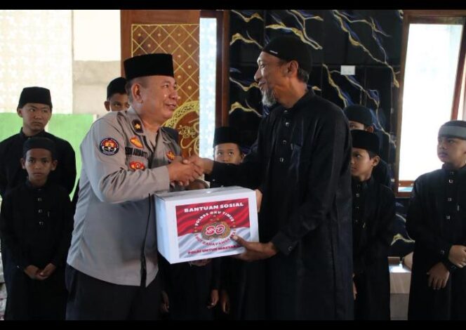 
					Silaturahmi kapolres OKU Timur ke Ponpes dalam rangka giat hari bhayangkara ke 80 memberi manfaat bagi sesama
