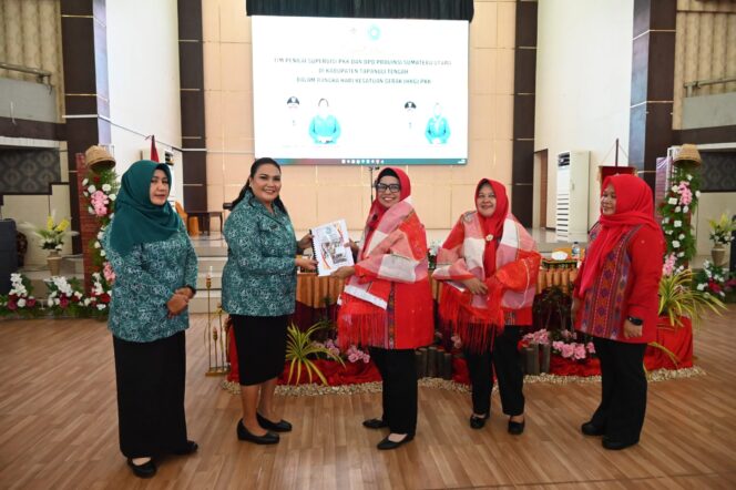 
					TP PKK Tapteng Sambut Kunjungan Tim Supervisi TP PKK Sumut Dalam Pembinaan Tertib ADM dan PAAR