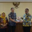 Pelaksanaan kegiatan fasilitasi penerapan, pelaporan, dan pengaduan masyarakat pelaksanaan Standar Pelayanan. (Dok. Bina Bangda)