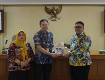 Pelaksanaan kegiatan fasilitasi penerapan, pelaporan, dan pengaduan masyarakat pelaksanaan Standar Pelayanan. (Dok. Bina Bangda)