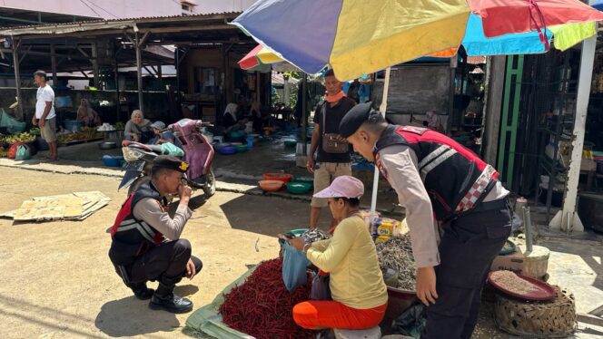 
					Sat Samapta Polres Tapteng Gelar Patroli Dialogis di Titik Keramaian Kota Pandan