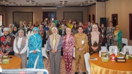 Foto bersama dalam kegiatan pelatihan Meronce Selendang. (Dok. Bina Bangda)